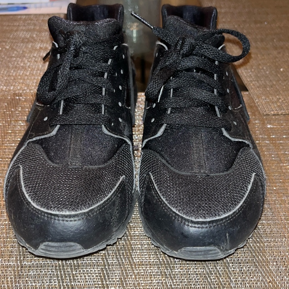 Black Nike Huaraches